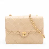シャネル ミニマトラッセ ラムスキン シングルフラップ シングルチェーンバッグ ベージュ ゴールド金具 2番台