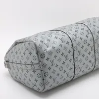 2018AWヴィトン モノグラムチタニウムキーボルバンドリエール50 LOUIS VUITTON(ルイ・ヴィトン)モノグラム キーポル・バンドリエール