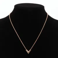 ヴィトン M80137 エセンシャルV LE1210 ネックレス GP ピンク