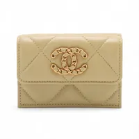 シャネル シャネル19 コンパクトウォレット｜中古ブランド品・ブランド