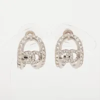 ミュウミュウ　ロゴピアス Miu Miu】ミュウミュウ クリスタル付きロゴピアス (MiuMiu