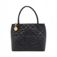 値下げ交渉お待ちしてます！コメント歓迎❤︎CHANEL❤︎新品未開封❤︎ アリュ 九月半ばなのに暑すぎる🫠🫠 早く秋服きたいところです。