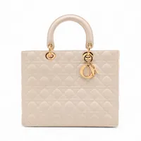 クリスチャンDIOR日本限定iPHON CASE未使用　購入時ケース　バック付き レディ ディオール iphone17pro/17promxケース カナージュ