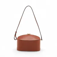 セリーヌ トリオンフ ミニ クロード レザー チェーンショルダー