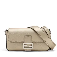 フェンディ カーリグラフィ パテントレザー ショルダーバッグ