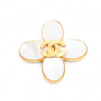 家族共通の垢　vintage Old CHANEL ブローチ？　チャーム 家族共通の垢 vintage Old CHANEL ブローチ？ チャーム 家族共通