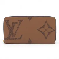 ヴィトン ジャイアントモノグラムリバース ジッピーウォレット