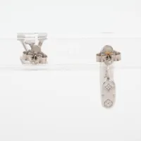 ranルイヴィトン M01777 モノグラム ピアス LE1294 片耳 ヴィトン LE1294 ピアス(両耳用) メタル シルバー M01777 ピアス