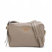 プラダ サフィアーノ レザー チェーンショルダーバッグ グレー 1BD127