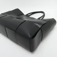 ボッテガヴェネタ マキシイントレチャート ラージ アルコ トートバッグ ポーチ付 ボッテガヴェネタ マキシイントレチャート ラージ アルコ トートバッグ