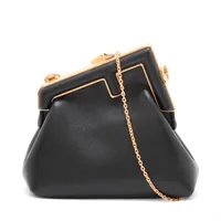 フェンディ ボックス レザー ショルダーバッグ ブラック 7VA519