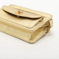 よっちゃん 様♡CHANEL ムートン クラッチ　ハンドバッグ　オレンジ 24K》CHANEL ココハンドル 24K 14㎝ チェーン クラッチ (CHANEL