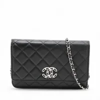 ゆめCHANEL チェーンウォレット チェーンウォレット - シャイニー ラムスキン & エナメル、ブラック