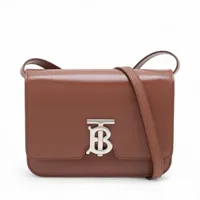 バーバリー TB ローラ チェーン ショルダー バーバリー新アイコンバッグ「ローラ」TBモチーフ＆チェーンストラップ