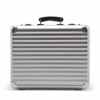 リモワ トパーズ アルミニウム キャリーケース シルバー 暗証番号918