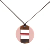 エルメス イスム　バッファローホーン　グリーン ペンダント エルメス イスム ペンダント バッファローホーン カーキ×グリーン