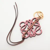 ロエベ アナグラム チャーム レザー ピンク バッグチャーム A4046026