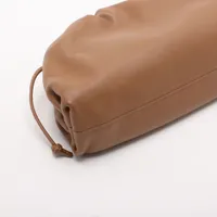 ボッテガヴェネタ ミニ ザ ポーチ レザー ショルダーバッグ ブラウン