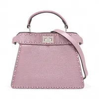 フェンディ ピーカブー アイシーユー ミディアム レザー ビジネス