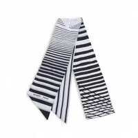 エルメス ポワントゥ LA FEMME AU CARRE スカーフ シルク A3035597