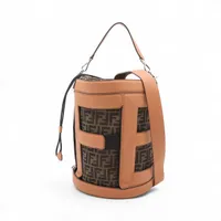 フェンディ ボックス レザー ショルダーバッグ ブラック 7VA519