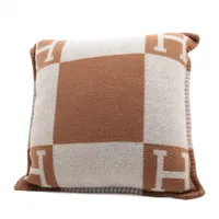 H8新品・タグ付き　エルメス　クッション　最高級カシミヤ×シルク　リバーシブル H8新品・タグ付き エルメス クッション 最高級カシミヤ×シルク