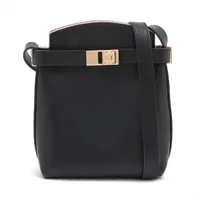 フェラガモ ガンチーニ レザー ショルダーバッグ ブラック A4068290