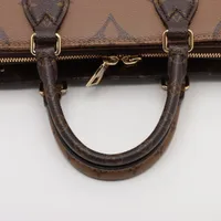 極美品 ルイヴィトン モノグラムジャイアント オンザゴー EW リバース ルイ・ヴィトン(LOUIS VUITTON)ルイ・ヴィトン オンザゴー EW