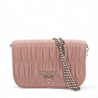 プラダ　チェーンウォレット　1ZH029 新品未使用 プラダ サフィアーノ チェーンウォレット ピンク 1ZH029 AP096029