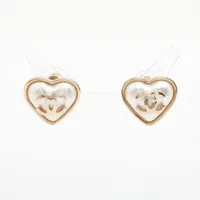 CHANEL ピアス　ハート　フェイクパール　ココマーク　B22C イヤリング シャネル ココマーク ハート B22C ピアス(両耳用) GP×フェイクパール