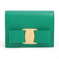 フェラガモ ヴァラリボン レザー コンパクトウォレット グリーン