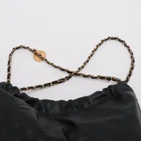 シャネル シャネル22 ラージ シャイニーカーフスキン チェーン