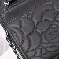 近年モデル✨CHANEL チェーンウォレット　カメリア　ショルダー　16番台　黒 楽天市場】【未使用品】【財布】CHANEL シャネル カメリア チェーン
