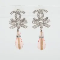 ヴァレンティノ Vロゴ シグネチャー ピアス(両耳用) メタル×ライン