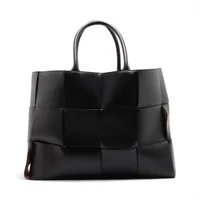 ボッテガヴェネタ マキシイントレチャート ザ アルコ ラージ レザー