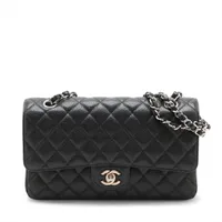 シャネル A01112 25番 黒 ｼﾙﾊﾞｰ金具 ｷｬﾋﾞｱ Wﾌﾗｯﾌﾟ ﾏﾄﾗｯｾ25 CHANEL（シャネル） A01112 黒 シルバー金具 キャビア Wフラップ