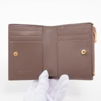 ボッテガヴェネタ マキシイントレチャート レザー コンパクト