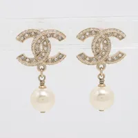 ヴァレンティノ Vロゴ シグネチャー ピアス(両耳用) メタル×ライン