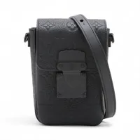 ヴィトン トリヨンモノグラム Sロック ヴェルティカル ウエアラブル ウォレット M81524 ブラック RFID反応あり