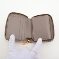 セリーヌ スモールジップウォレット エッセンシャル レザー コンパクト