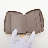 セリーヌ スモールジップウォレット エッセンシャル レザー コンパクト