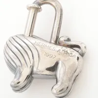 HERMES ライオン型キーホルダー 1997年製　カデナ　シルバー HERMES ライオン型キーホルダー 1997年製 カデナ シルバー 希少 レア