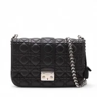 ディオール　ブラックレザーショルダーバッグ カナージュ　チェーン ディオール ブラックレザーショルダーバッグ カナージュ チェーン