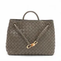 ボッテガヴェネタ イントレチャート ミディアム アンディアーモ レザー