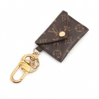 ヴィトン M67224 キーホルダー レザーロープ FI1127 チャーム PVC