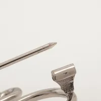 ロエベ アナグラム ブローチ GP シルバー×ゴールド A4201255｜中古