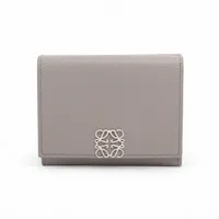 ロエベ アナグラム トライフォールド レザー コンパクトウォレット