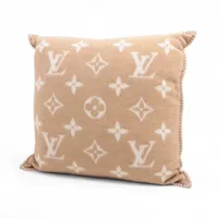 ルイヴィトン　クッション ネオ モノグラム　ウール　カシミヤ　ベージュ ヴィトン M79271 クッション ネオ モノグラム AB0224 クッション