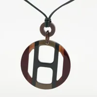 エルメス Hエキップ ネックレス バッファローホーン グリーン×ボルドー