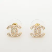 CHANEL CCロゴピアス　刻印 F24 V 定番大人気【CHANEL】CCロゴピアス 即完売 CCマーク (CHANEL/ピアス